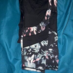 Skechers Black and Leaves leggings